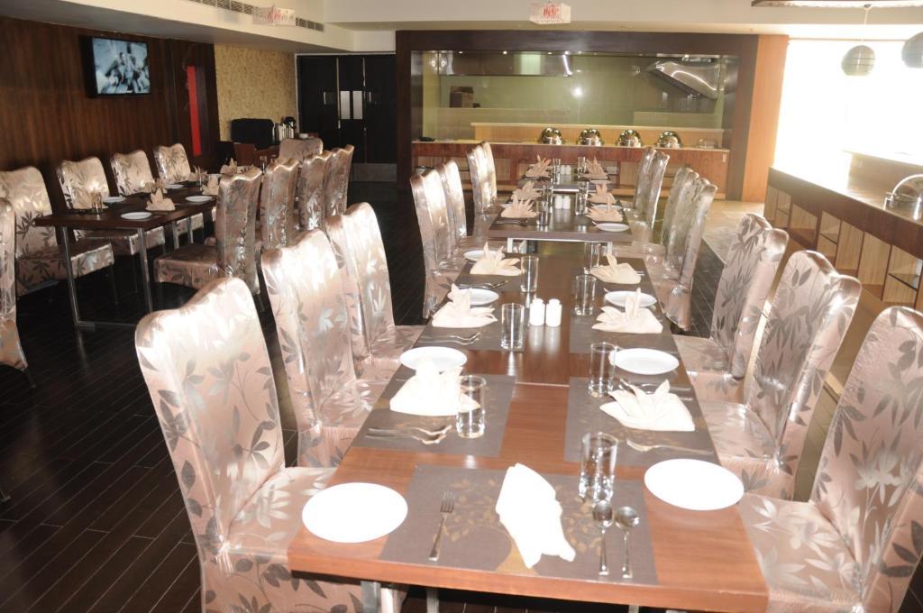 Fortune Select Grand Ridge, Tirupati - Member Itc Hotels' Group Bagian luar foto A restaurant in India