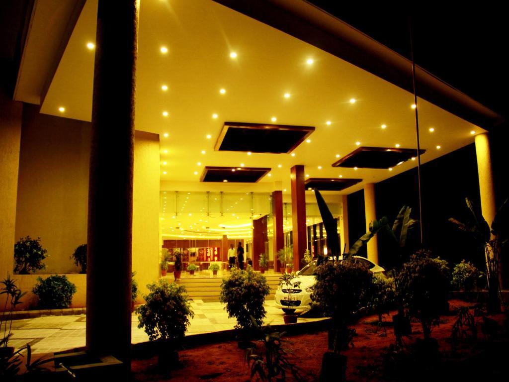 Fortune Select Grand Ridge, Tirupati - Member Itc Hotels' Group Bagian luar foto The lobby of the hotel