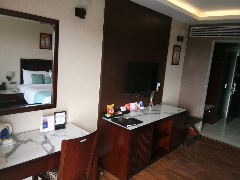 Fortune Select Grand Ridge, Tirupati - Member Itc Hotels' Group Bagian luar foto A room at the hotel