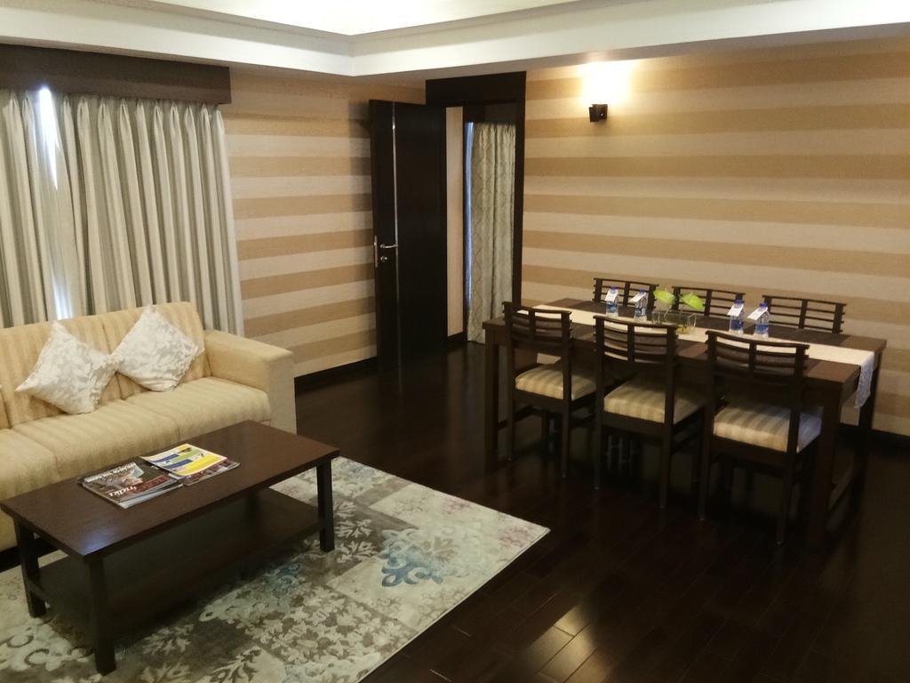 Fortune Select Grand Ridge, Tirupati - Member Itc Hotels' Group Bagian luar foto A living room in a suite at the hotel