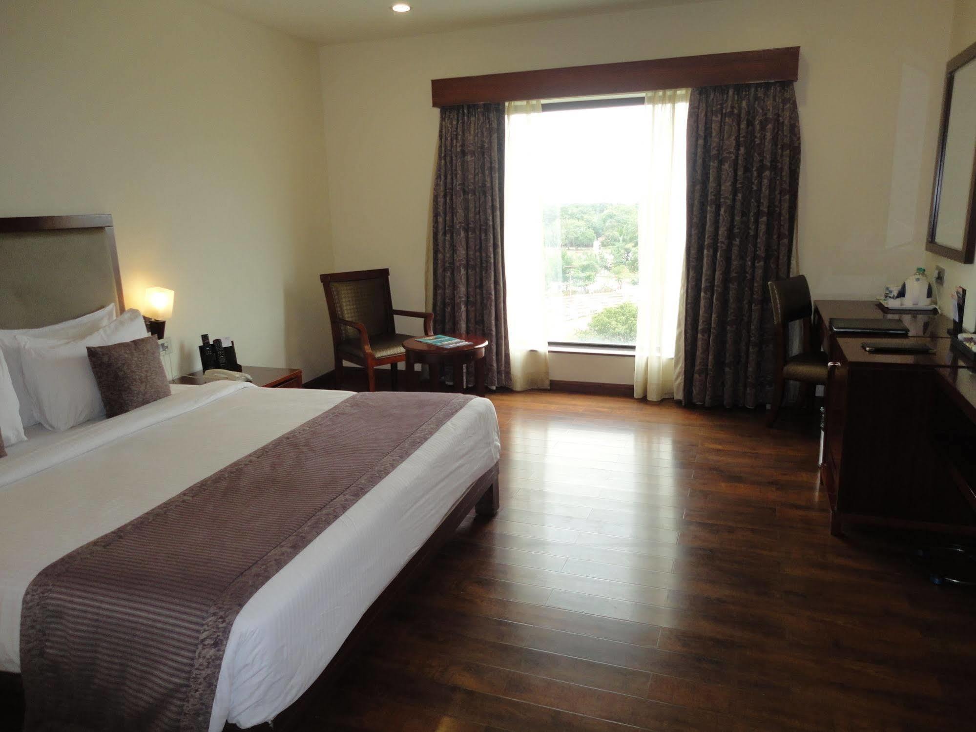 Fortune Select Grand Ridge, Tirupati - Member Itc Hotels' Group Bagian luar foto A room at the Taj Bengal