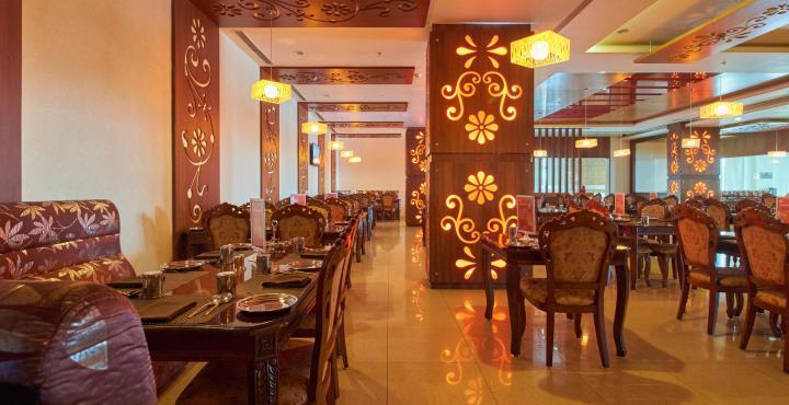 Fortune Select Grand Ridge, Tirupati - Member Itc Hotels' Group Bagian luar foto The interior of a typical buffet restaurant