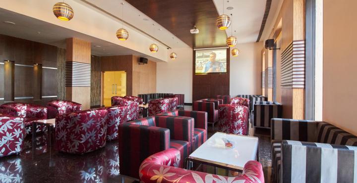 Fortune Select Grand Ridge, Tirupati - Member Itc Hotels' Group Bagian luar foto Interior of a typical McDonald's restaurant in India